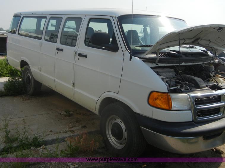 image for item 2372 2001 Dodge B3500 Ram Van