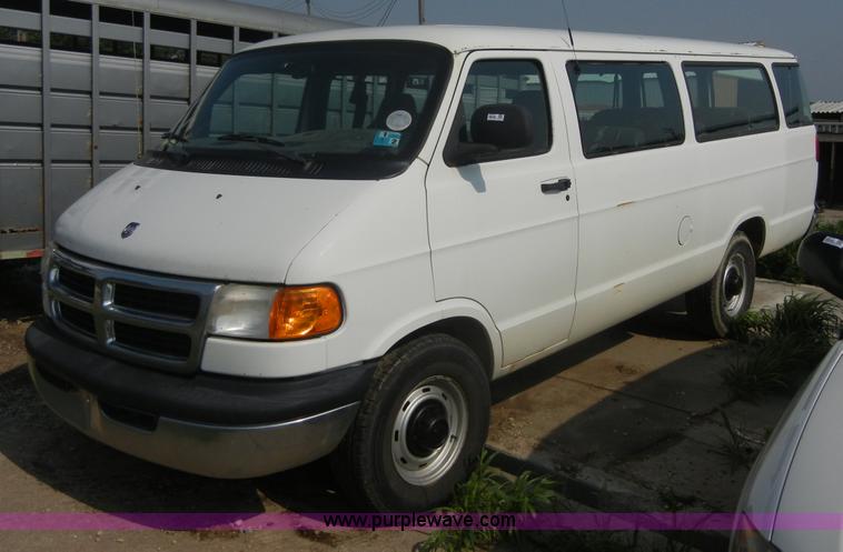 image for item 2372 2001 Dodge B3500 Ram Van