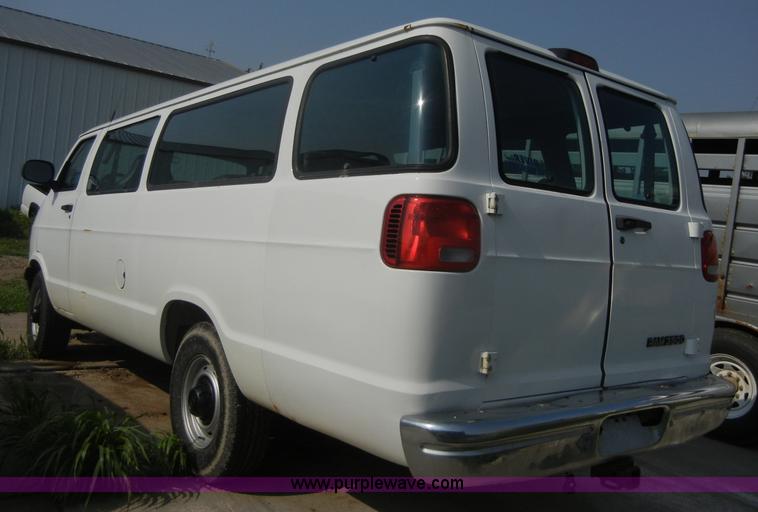 image for item 2372 2001 Dodge B3500 Ram Van
