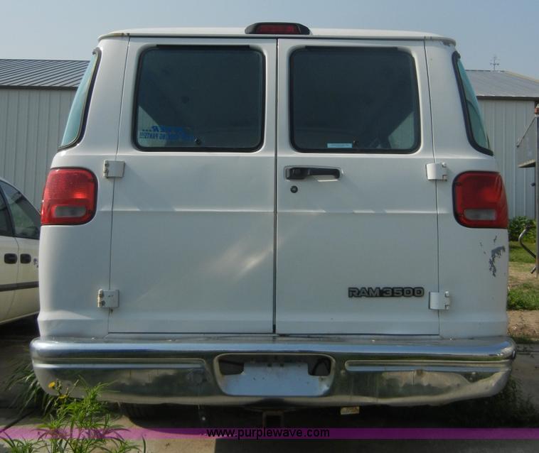 image for item 2372 2001 Dodge B3500 Ram Van