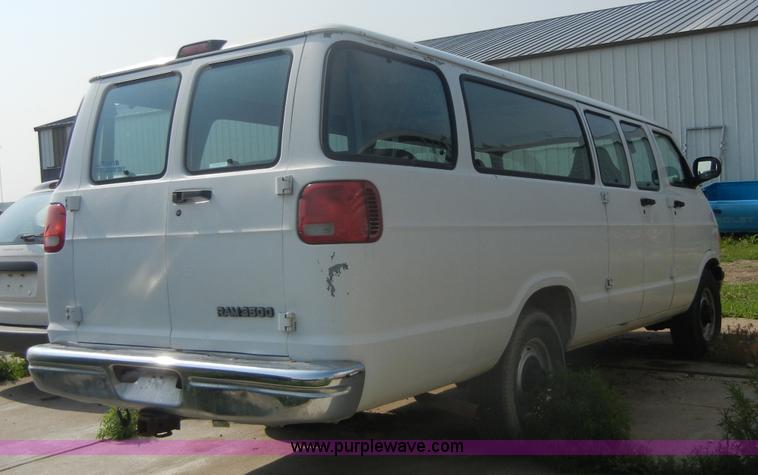 image for item 2372 2001 Dodge B3500 Ram Van
