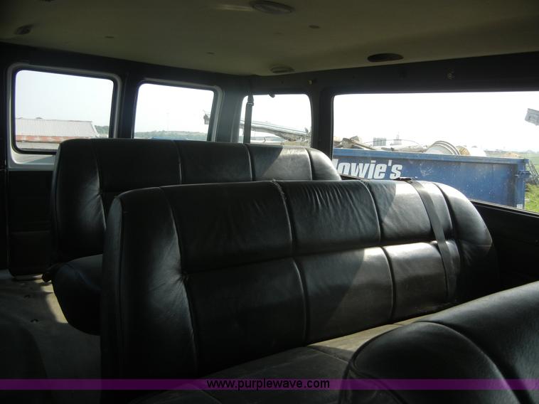 image for item 2372 2001 Dodge B3500 Ram Van