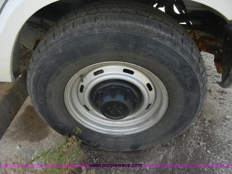 image for item 2372 2001 Dodge B3500 Ram Van