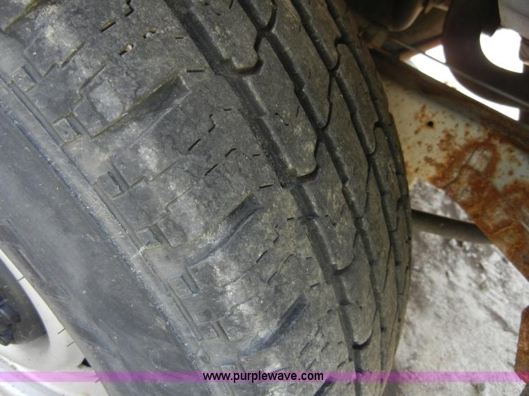 image for item 2372 2001 Dodge B3500 Ram Van