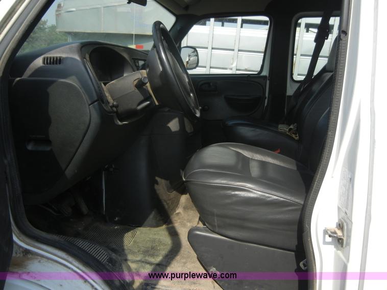 image for item 2372 2001 Dodge B3500 Ram Van