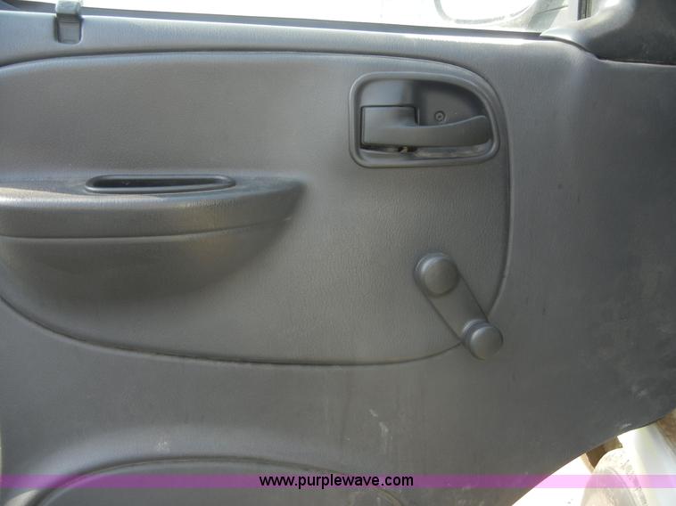 image for item 2372 2001 Dodge B3500 Ram Van