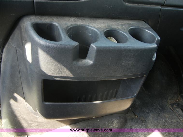 image for item 2372 2001 Dodge B3500 Ram Van