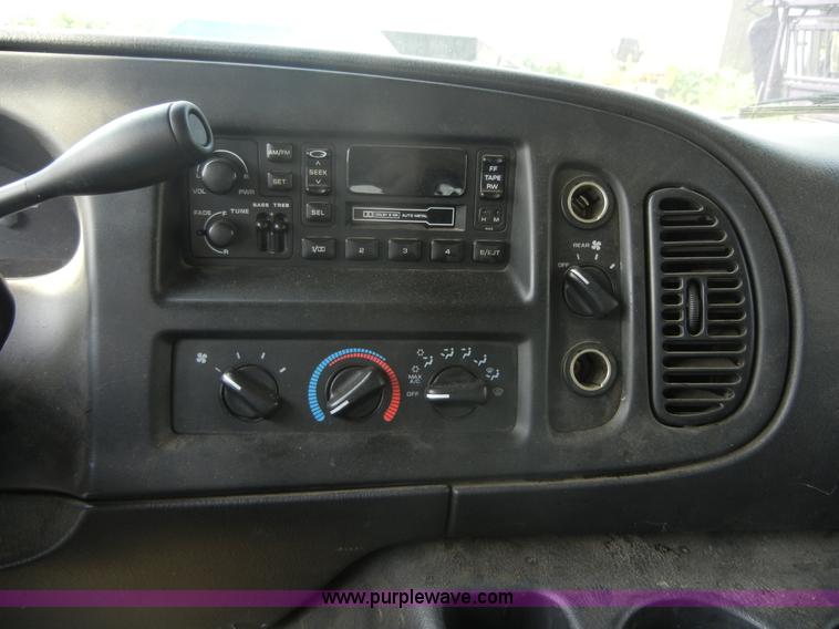 image for item 2372 2001 Dodge B3500 Ram Van