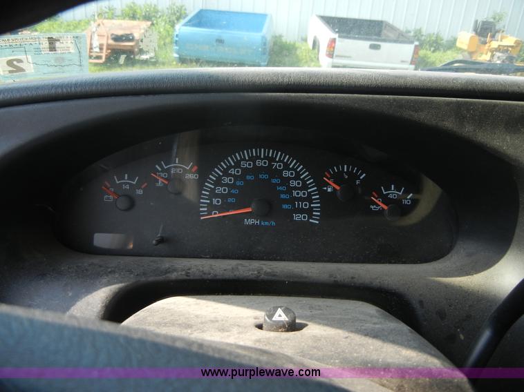 image for item 2372 2001 Dodge B3500 Ram Van