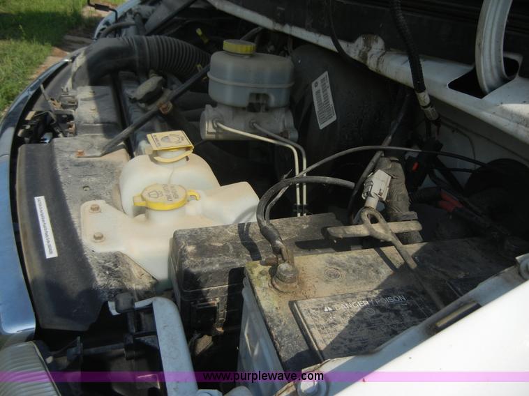 image for item 2372 2001 Dodge B3500 Ram Van