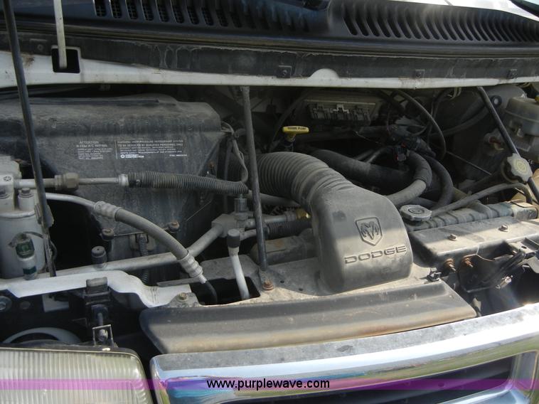 image for item 2372 2001 Dodge B3500 Ram Van
