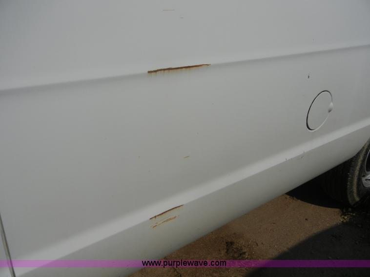 image for item 2372 2001 Dodge B3500 Ram Van