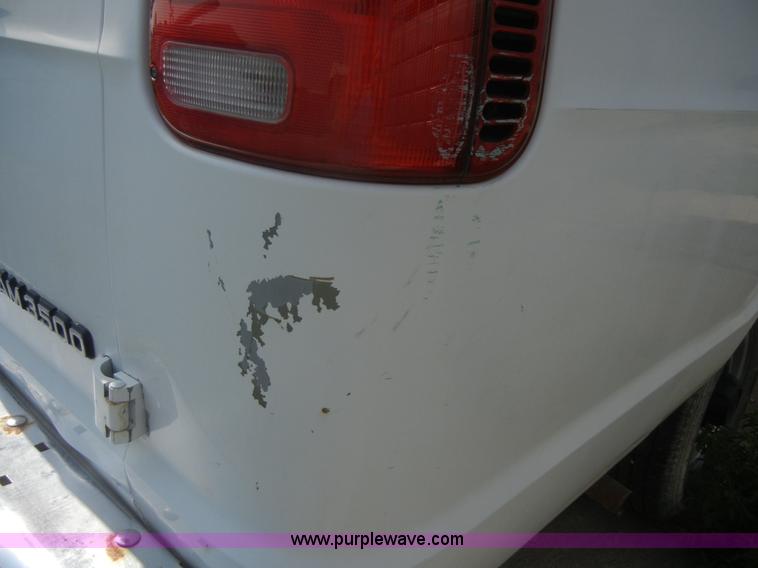 image for item 2372 2001 Dodge B3500 Ram Van
