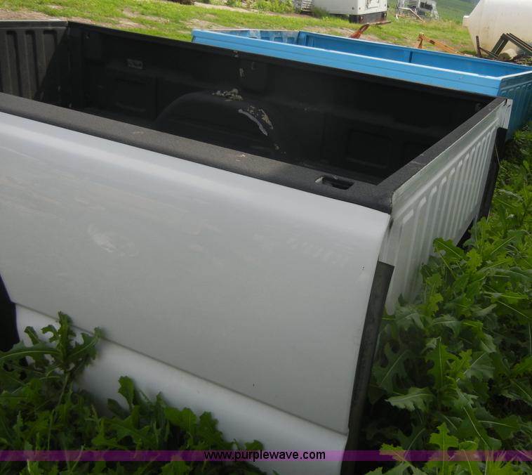 image for item 2388 2005 GMC 8' truck bed