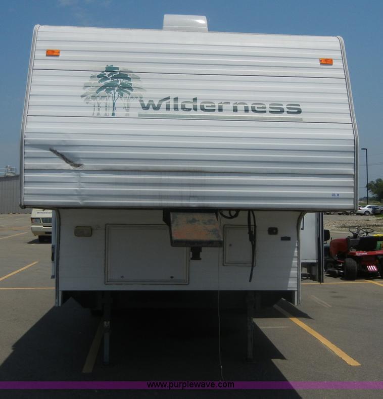 image for item 2396 1995 Wilderness Fleetwood 21' fifth wheel camper
