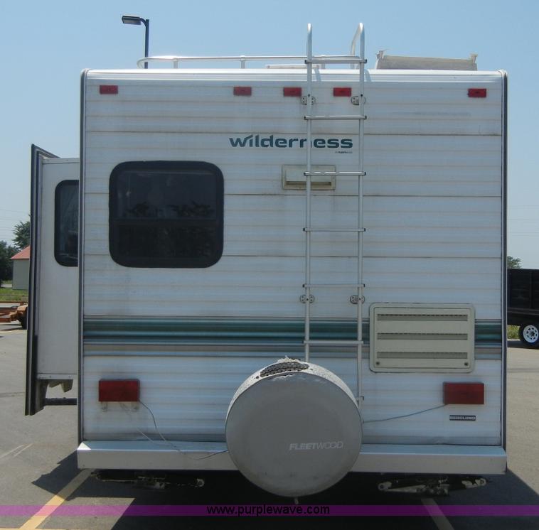 image for item 2396 1995 Wilderness Fleetwood 21' fifth wheel camper