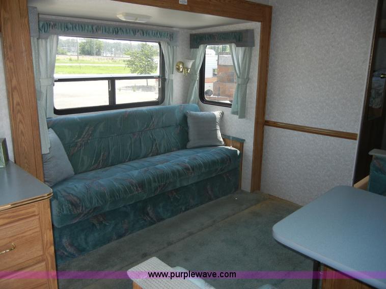 image for item 2396 1995 Wilderness Fleetwood 21' fifth wheel camper