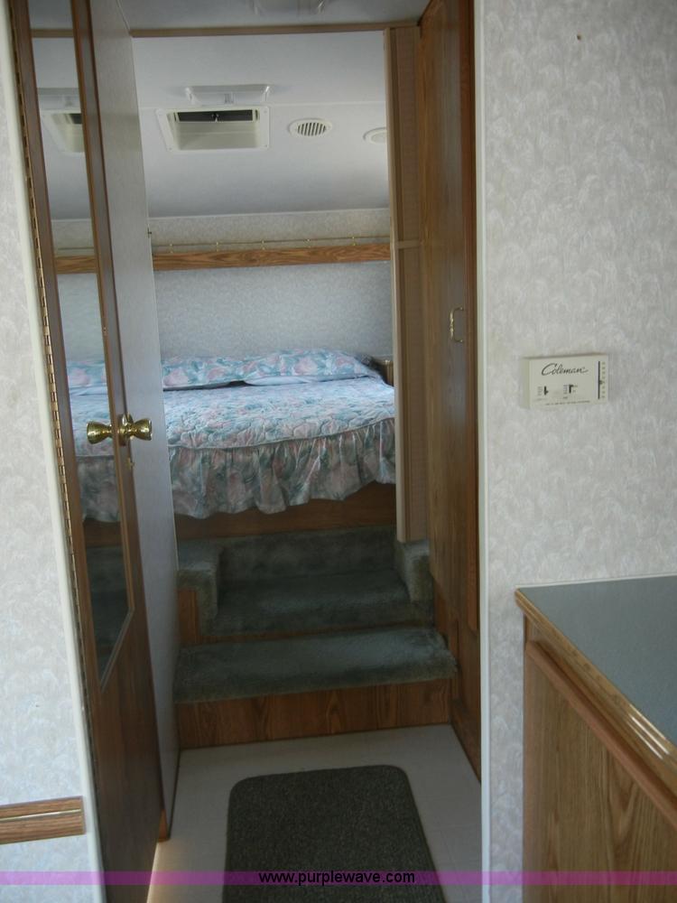 image for item 2396 1995 Wilderness Fleetwood 21' fifth wheel camper