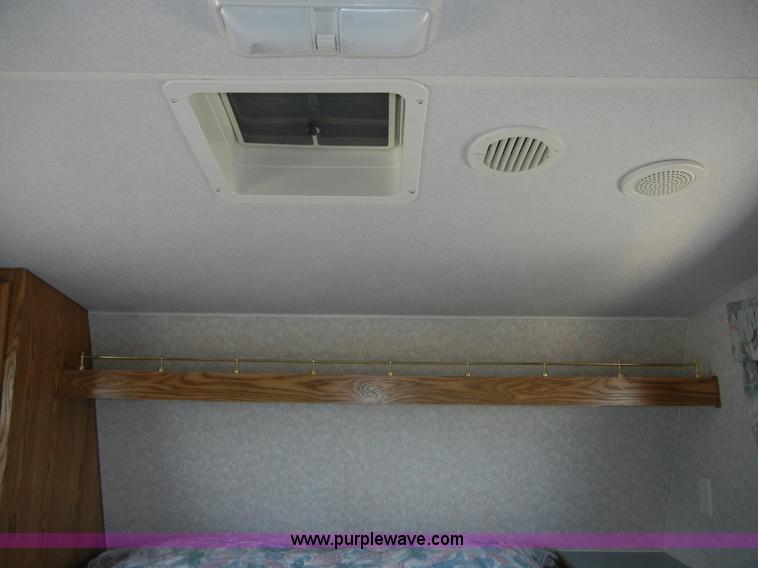 image for item 2396 1995 Wilderness Fleetwood 21' fifth wheel camper