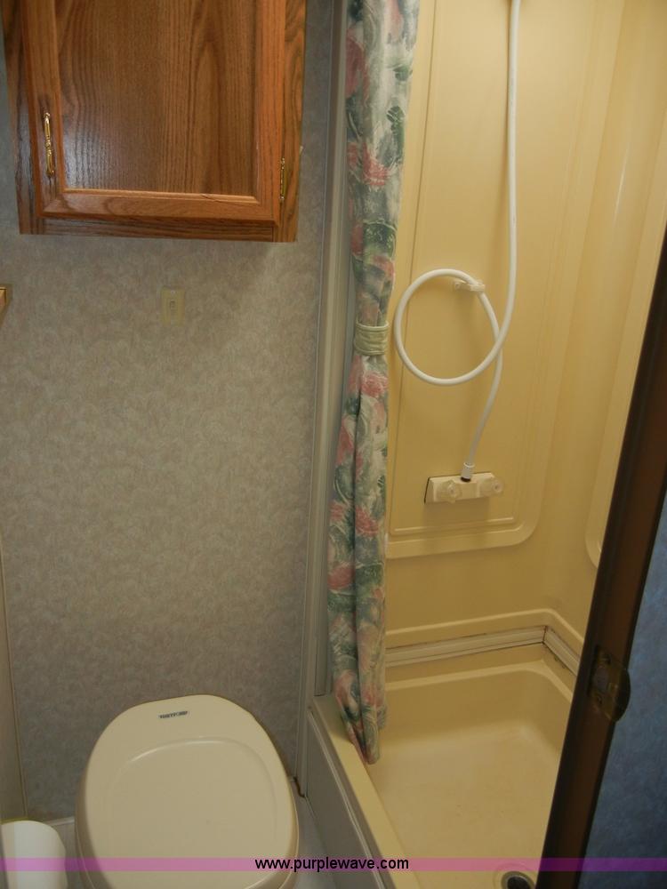 image for item 2396 1995 Wilderness Fleetwood 21' fifth wheel camper