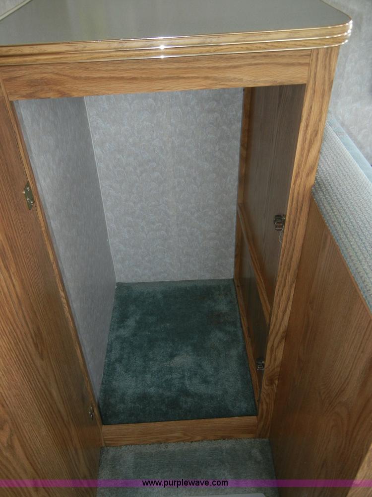 image for item 2396 1995 Wilderness Fleetwood 21' fifth wheel camper