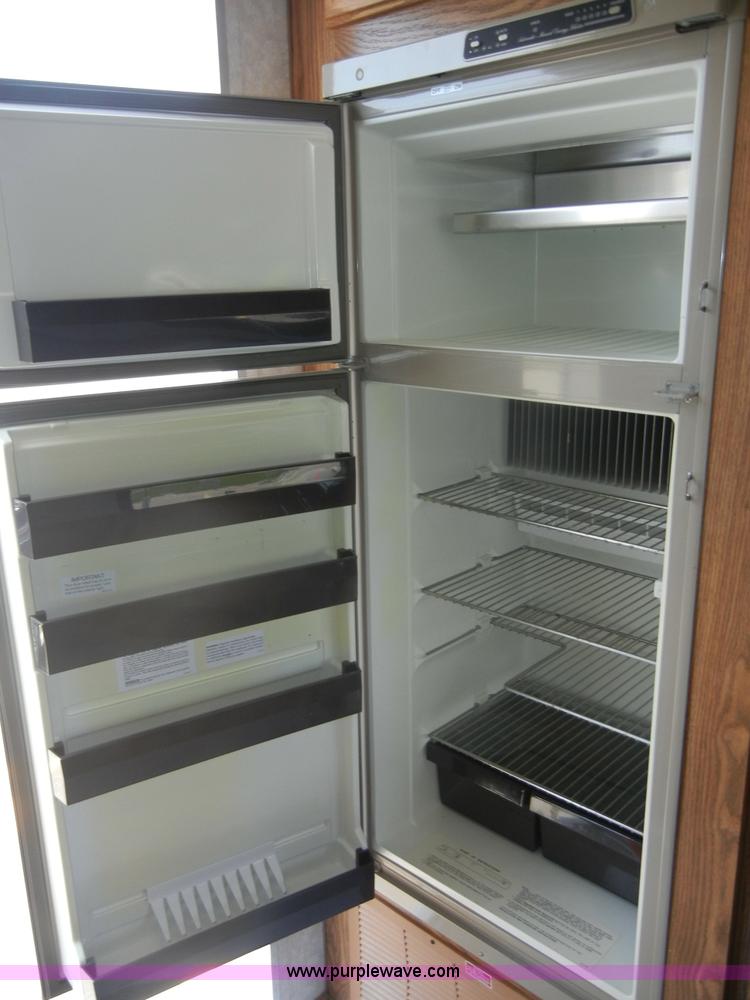 image for item 2396 1995 Wilderness Fleetwood 21' fifth wheel camper