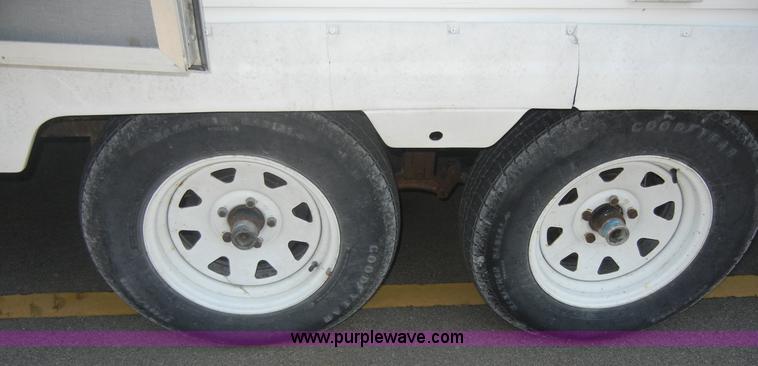 image for item 2396 1995 Wilderness Fleetwood 21' fifth wheel camper