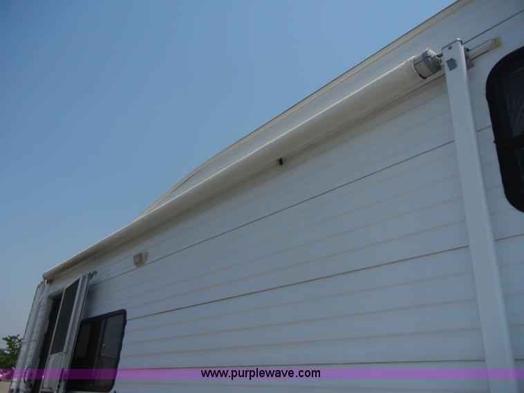 image for item 2396 1995 Wilderness Fleetwood 21' fifth wheel camper