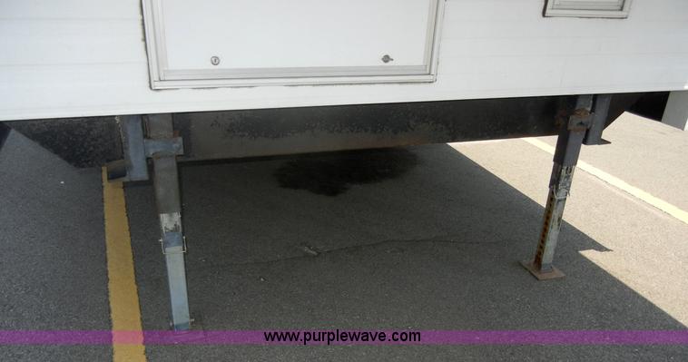 image for item 2396 1995 Wilderness Fleetwood 21' fifth wheel camper