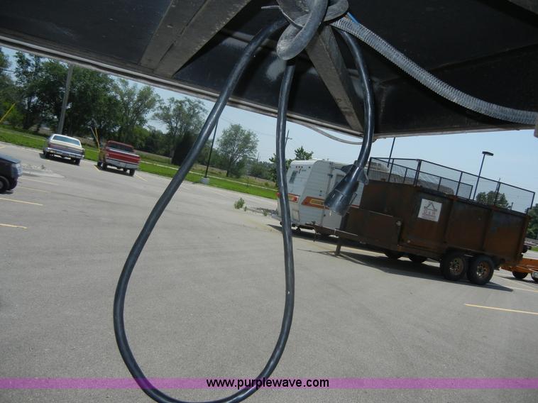 image for item 2396 1995 Wilderness Fleetwood 21' fifth wheel camper