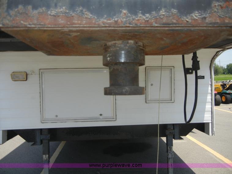 image for item 2396 1995 Wilderness Fleetwood 21' fifth wheel camper