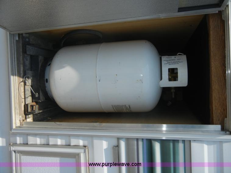 image for item 2396 1995 Wilderness Fleetwood 21' fifth wheel camper