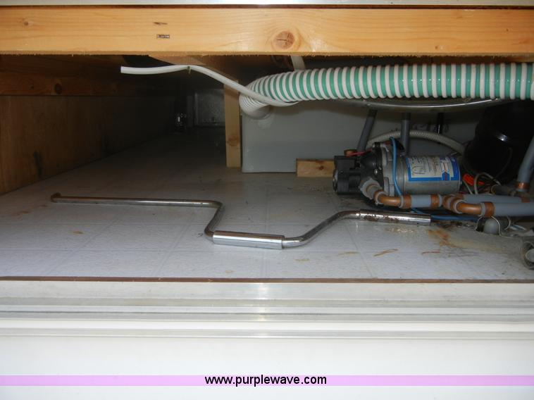 image for item 2396 1995 Wilderness Fleetwood 21' fifth wheel camper