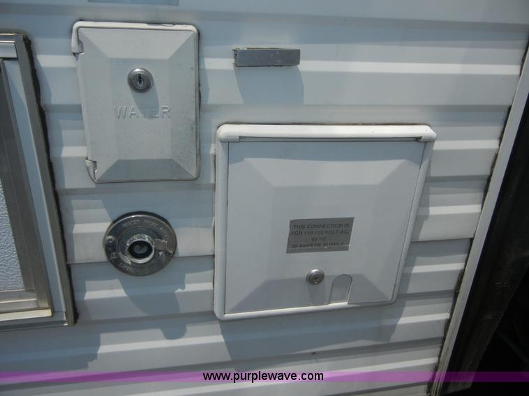 image for item 2396 1995 Wilderness Fleetwood 21' fifth wheel camper