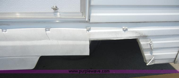 image for item 2396 1995 Wilderness Fleetwood 21' fifth wheel camper