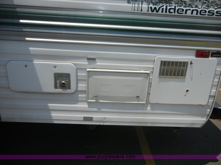 image for item 2396 1995 Wilderness Fleetwood 21' fifth wheel camper