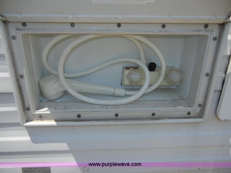 image for item 2396 1995 Wilderness Fleetwood 21' fifth wheel camper