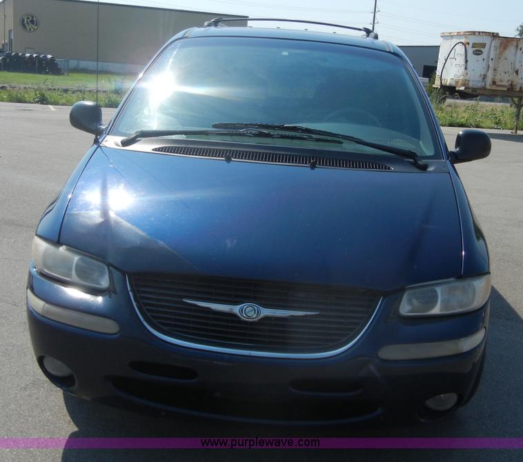 image for item 2401 2000 Chrysler Town & Country LX mini van