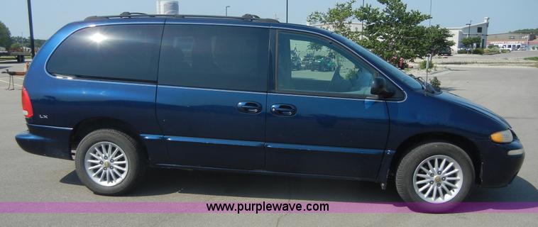 image for item 2401 2000 Chrysler Town & Country LX mini van