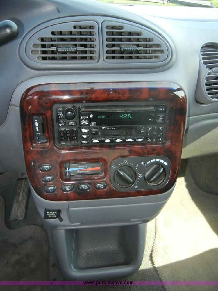 image for item 2401 2000 Chrysler Town & Country LX mini van