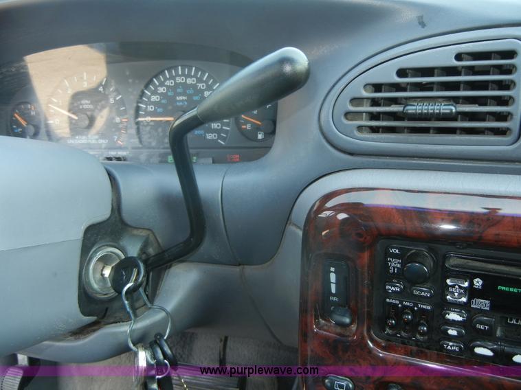 image for item 2401 2000 Chrysler Town & Country LX mini van