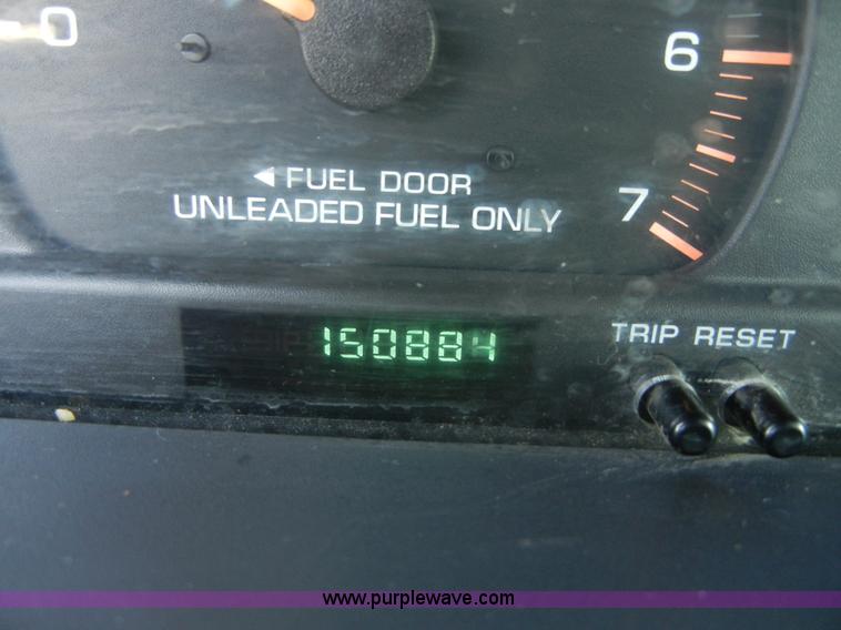 image for item 2401 2000 Chrysler Town & Country LX mini van