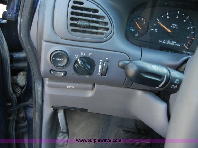 image for item 2401 2000 Chrysler Town & Country LX mini van