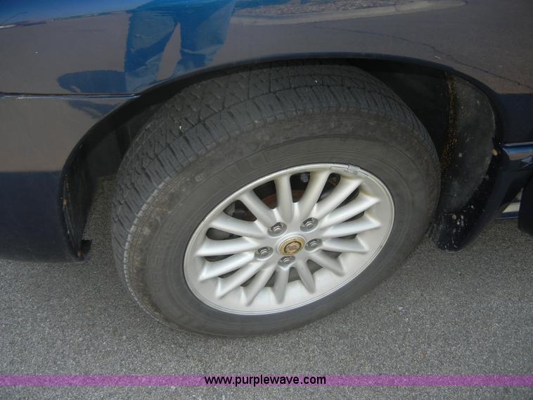 image for item 2401 2000 Chrysler Town & Country LX mini van