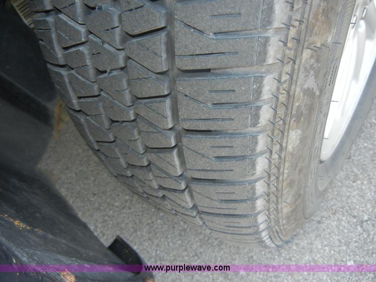 image for item 2401 2000 Chrysler Town & Country LX mini van