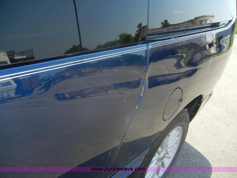 image for item 2401 2000 Chrysler Town & Country LX mini van