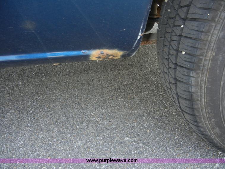 image for item 2401 2000 Chrysler Town & Country LX mini van