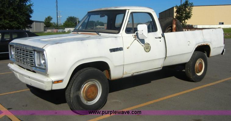 image for item 2413 1977 Dodge Power Wagon 200 pickup truck