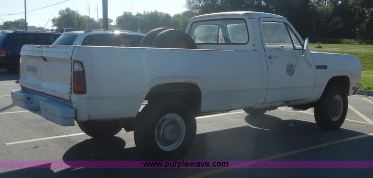 image for item 2413 1977 Dodge Power Wagon 200 pickup truck