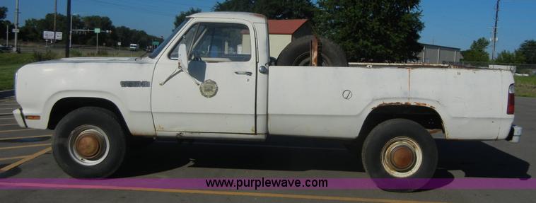 image for item 2413 1977 Dodge Power Wagon 200 pickup truck